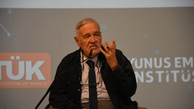 Prof. Dr. İlber Ortaylı Almanya'daki Türk gençlere seslendi: Döner kebap yemekle, bozayı özlemekle olmuyor