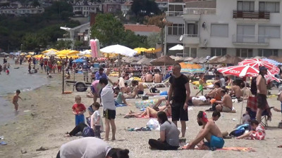 Hava sıcaklığı 30 dereceye çıktı! İstanbullular plajlara akın etti…