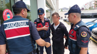 16 yaşındaki çocuk 3 kişiyi bıçakladı