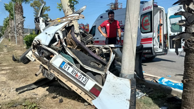 Otomobil aydınlatma direğine çarptı. 1 ölü 3 yaralı