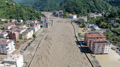 Batı Karadeniz'i sel vurdu: Köprüler yıkıldı, ev ve yolları su bastı