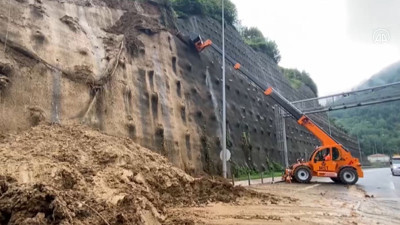 Bolu Tüneli girişinde yine heyelan. İstanbul istikameti ulaşıma kapatıldı