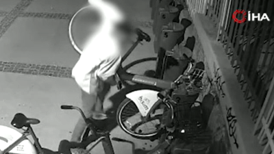 Belediyenin bisikletlerini böyle çalıyorlar