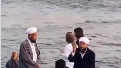 Tebliğciler yine iş başında | Gençlere kancayı taktılar