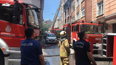 Esenler’de korkutan çatı yangını