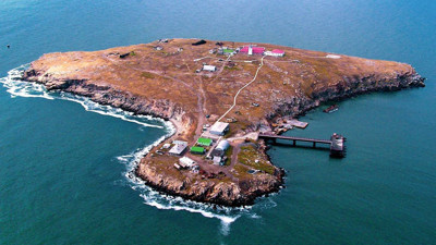 Flaş...Flaş...Rusya işgal ettiği Yılan Adası'ndan çekildi