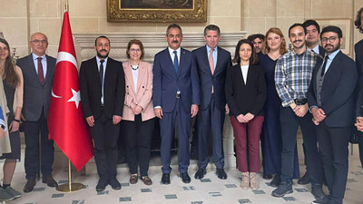 Bakan Özer, Paris’te MEB yurt dışı bursiyerleriyle buluştu