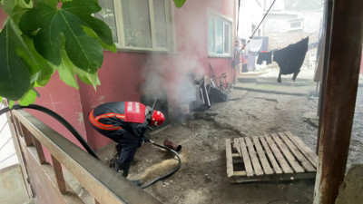 İki katlı evin bodrum katında yangın