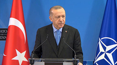 NATO Zirvesi sonrası Erdoğan'dan açıklama. Üçlü muhtıra diplomatik zaferdir, İsveç 73 teröristi Türkiye'ye iade edecek