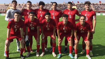 Millilerimiz yarı finalde. Alkışlar genç aslanlara