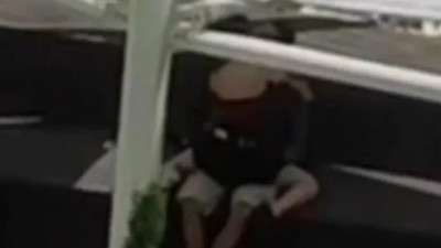 Ataşehir'deki parkta güpegündüz çocukların önünde seviştiler