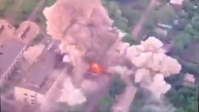 Flaş... Flaş...Ukrayna Rusya'nın mühimmat deposunu vurdu