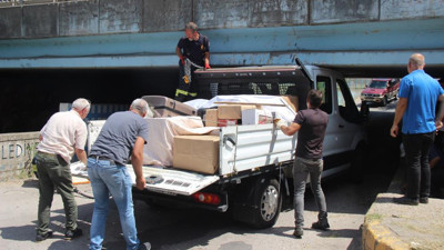 Çeyizler alt geçitte sıkıştı