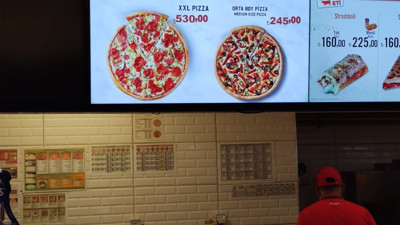 İstanbul Havaalanı’nda pizza fiyatları 'Yuh' dedirtti. Pizza 530 kutu kola 63 su 31 lira. Bu ülkede Türk insanı insan değil mi