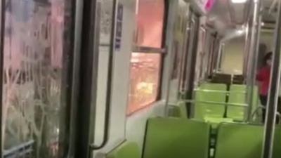 Raylara şemsiye düştü, metroda yangın çıktı