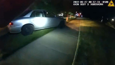 ABD'de siyahi genç polis tarafından 60 kurşun sıkılarak öldürüldü