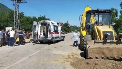 Motosiklet ile iş makinası çarpıştı, 1 ölü 1 yaralı