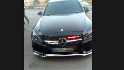 Çakarlı araçta ruhsatsız silahlı 2 kişi yakalandı