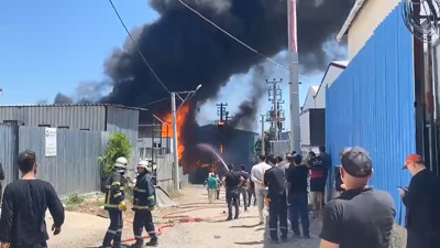 Gebze’de boya fabrikasında yangın