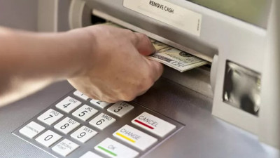 Herkes 27 yıllık maaşı peşin yatınca ortadan kaybolan adamı konuşuyor. Mektupla istifasını vermişti