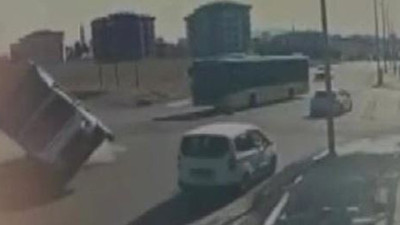 İETT otobüsünü çarpan kamyoneti görenler şok oldu