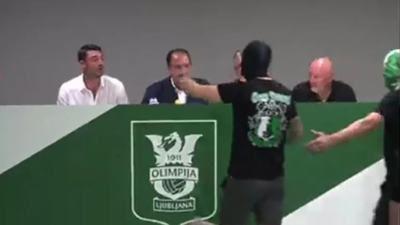 Riera'ya basın toplantısında şok anlar. Toplantıyı terk etti