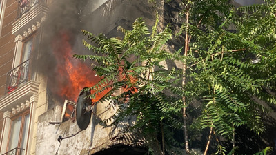 Şişli’de metruk bina alev alev yandı