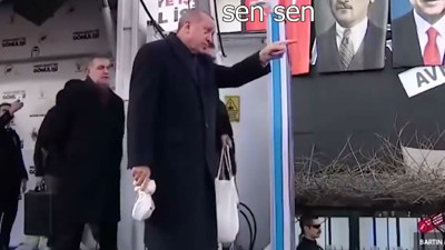 Zamlar peş peşe gelince. Sosyal medya Erdoğan'a dağıttığı çayları geri toplattı. Görüntüyü ters okudular