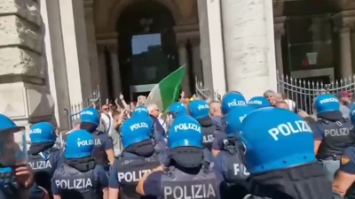 İtalya’da taksiciler ayaklandı Meclis'i bastı. Vekilleri getirin, döveceğiz