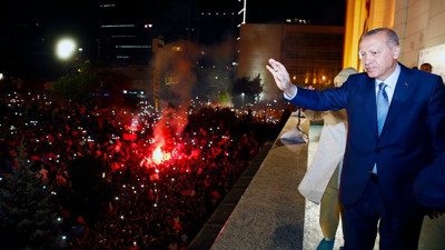 Metropoll anketi: AKP’li seçmenin yüzde 17'si muhalefete oy veriyor, yüzde 26'sı 'kararsız'