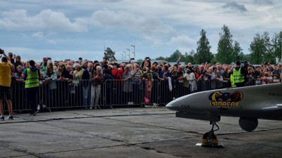 Binlerce kişi Bayraktar'ın Ukrayna'ya hibe ettiği SİHA'yı görmek için akın etti