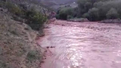 Nallıhan'da etkili olan sağanak sele neden oldu