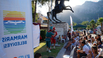 Marmarisli çocuklar tiyatro ile buluştu