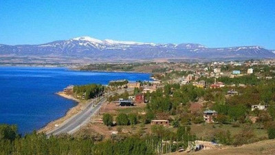 Bitlis Ahlat’ta icradan satılık 4 katlı bina