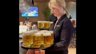 Sandıkta attığın oy kaderindir. Hollanda'da eylem yapan çiftçilere bira ikram edildi