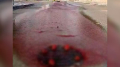 Görenler gözlerine inanamadı: Rögardan kanlar fışkırdı. Cadde bir anda kızıla büründü