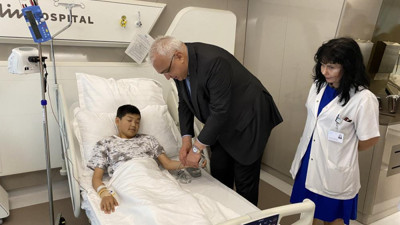 Kırgızistan'a sempozyum için giden Türk hekim, kalp hastası çocuğa nasıl şifa verdi?