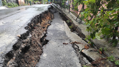 Sarıyer'de yol çöktü (10 Temmuz 2022)