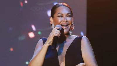 Hülya Avşar'ın küpeleri servet değerinde. Geçim derdindeki vatandaşa "Gerekirse simit yenecek" demişti