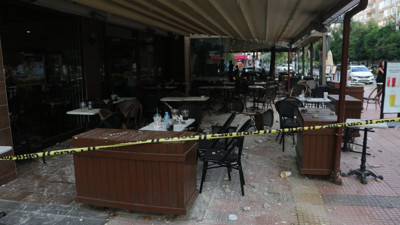 Kahve içerken üzerlerine beton yağdı. 1'i ağır 2 yaralı