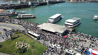 Eminönü'nde 'vapur sırası' yoğunluğu