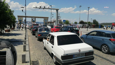 AKP İl Başkanı "Bu gemi kuyruklarını artık Çanakkale'de görmeyeceğiz” demişti. Vatandaş cebini düşündü yine feribotu tercih etti