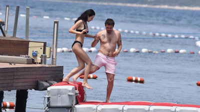 Metin Tekin ve Şevval Sam'ın oğlu Sofia ile Bodrum'da ortaya çıktı