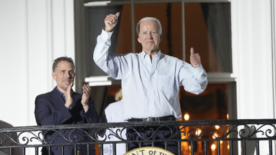 Biden'ın oğluna ait olduğu iddia edilen telefon verileri internete sızdırıldı