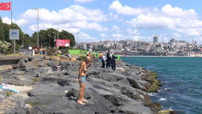 Bayramda Sarayburnu Sahili’nde deniz keyfi