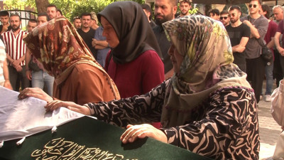 Scooter sürerken otomobil çarpması sonucu hayatını kaybeden genç kadın toprağa verildi