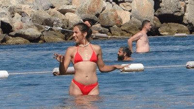 Hülya Avşar'ın kızı Zehra Çilingiroğlu poz vermeye doyamadı