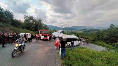 Freni patlayan midibüs kaza yaptı. 12 kişi yaralandı