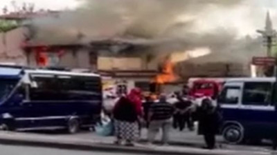 Başkent'te ahşap bina alevlere teslim