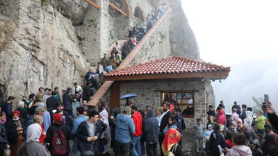 Sümela 6 yıl sonra ziyarete açıldı ziyaretçi akınına uğradı